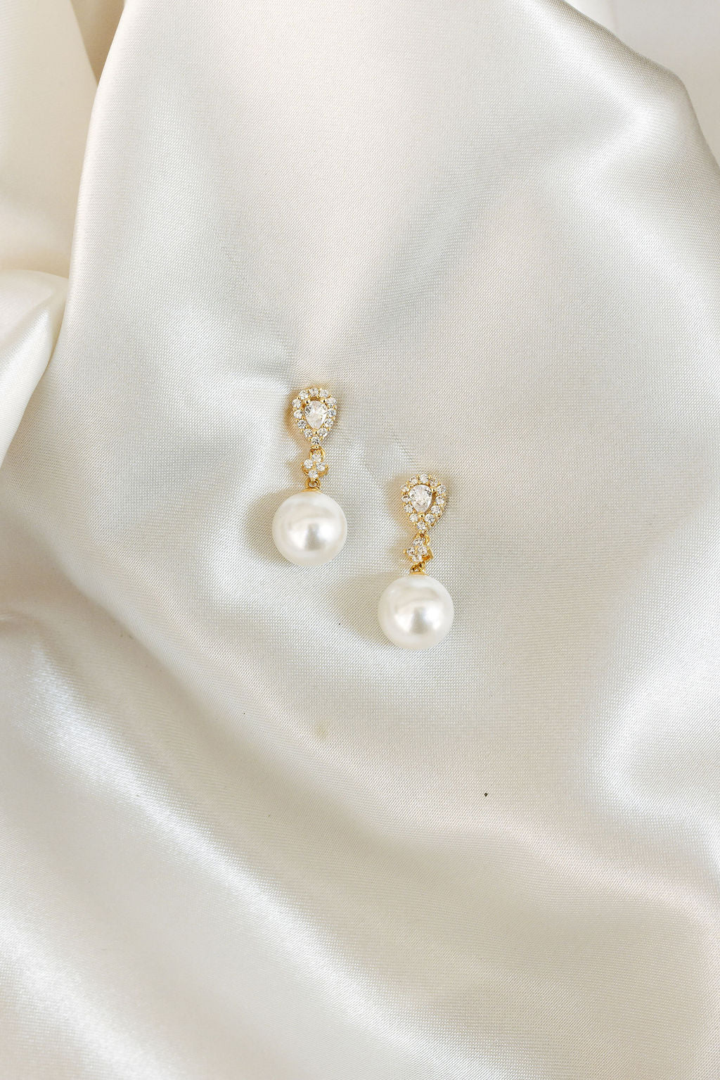 Melody Pearl Drop Earrings - Image 4