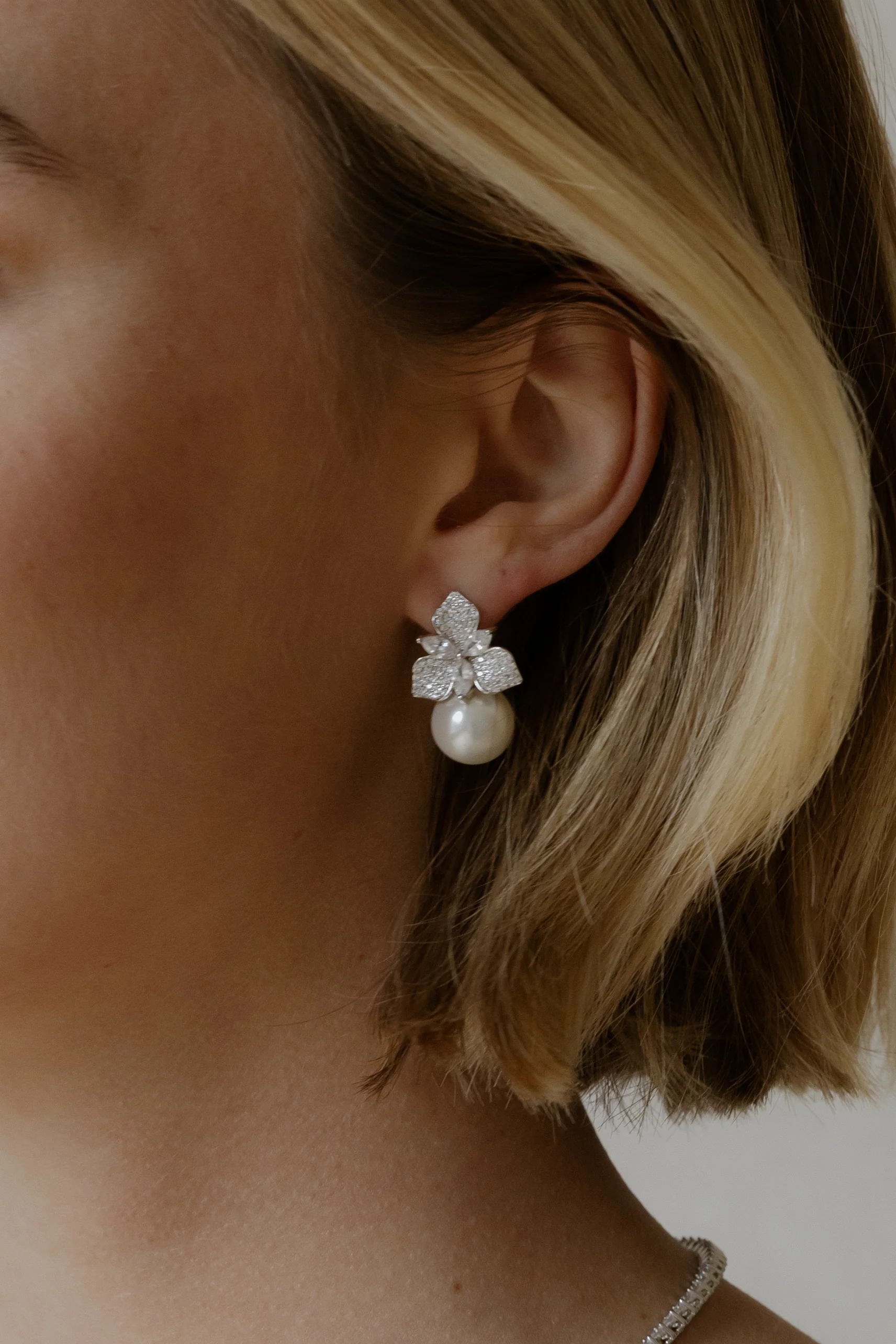Sophie Pearl Drop Earrings - Image 3