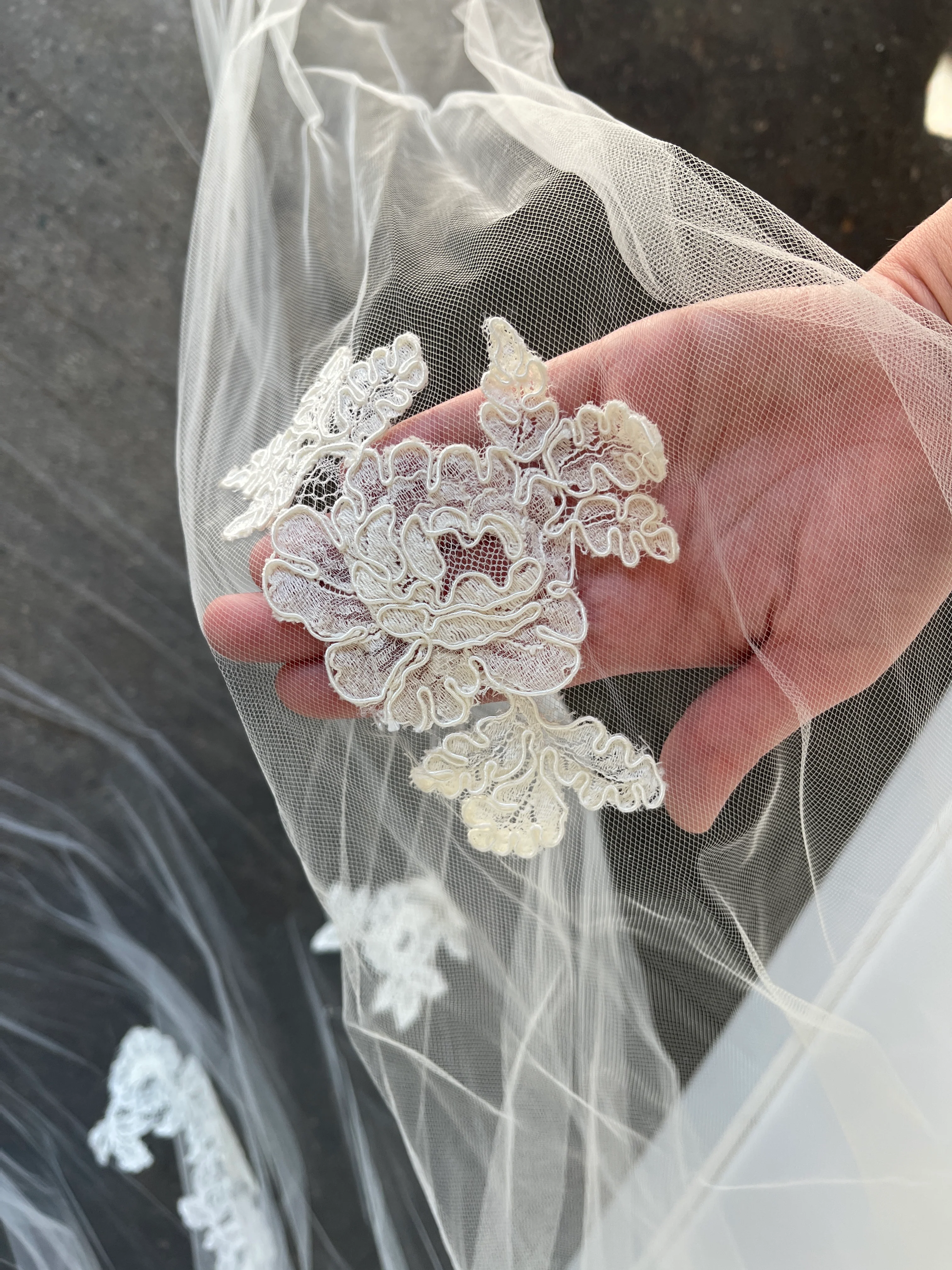 Traditional Lace Veil - SAMPLE SALE - Image 4