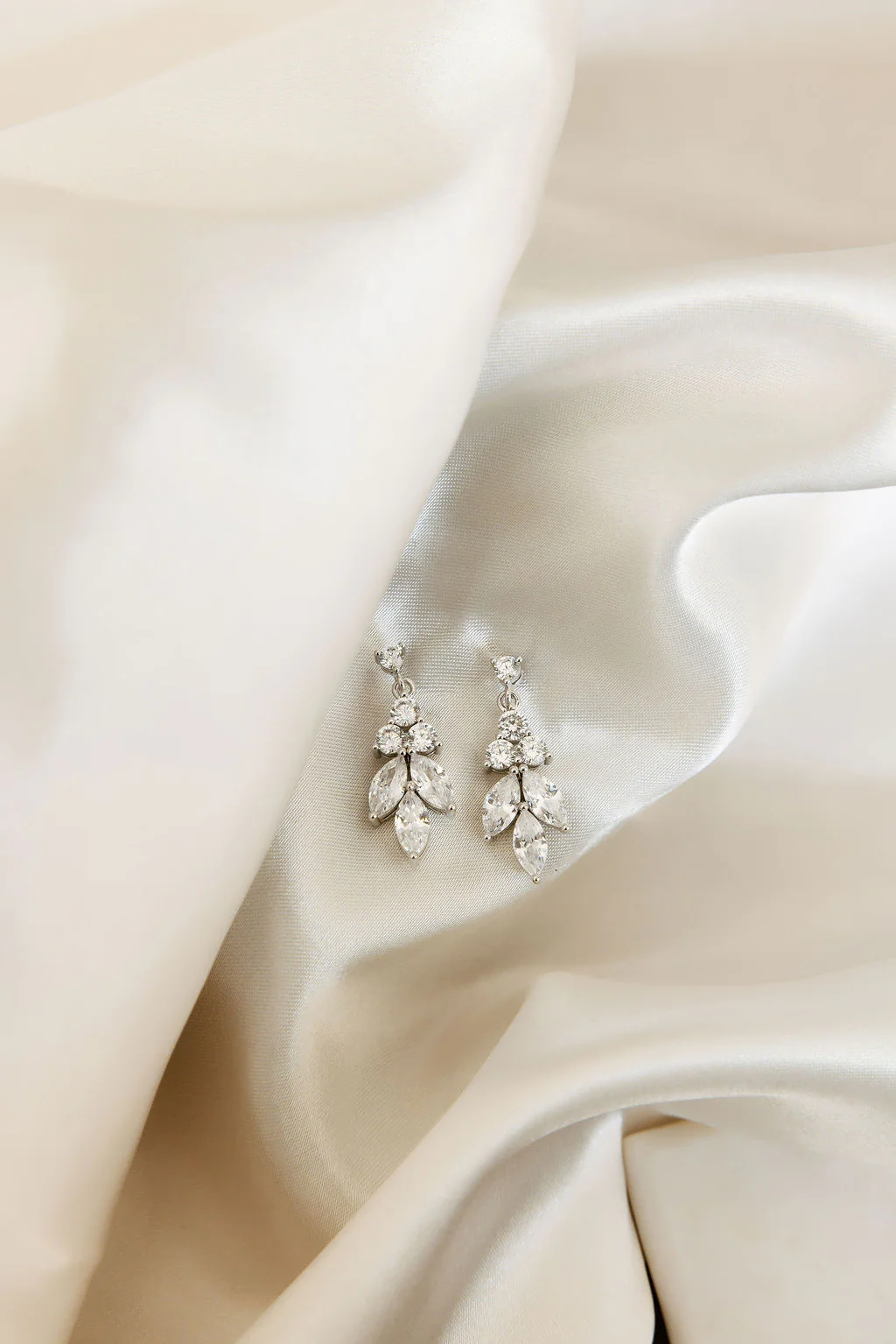 Vania Crystal Earrings - Image 6